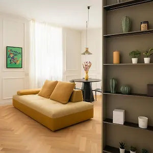 https://apt-santa-tecla-living-ruggero-di-lauria-2.it-lombardy.com